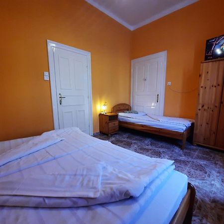 Gloria Apartman Gyula Zewnętrze zdjęcie