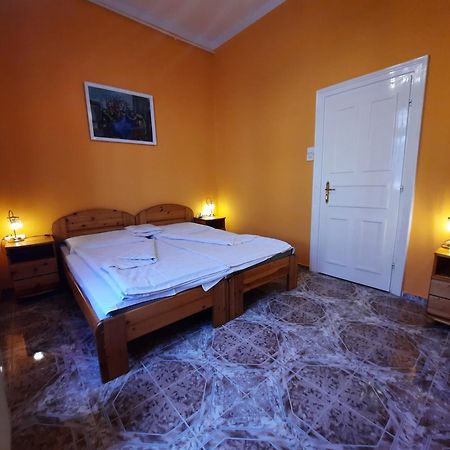 Gloria Apartman Gyula Zewnętrze zdjęcie