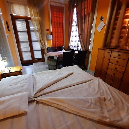 Gloria Apartman Gyula Zewnętrze zdjęcie