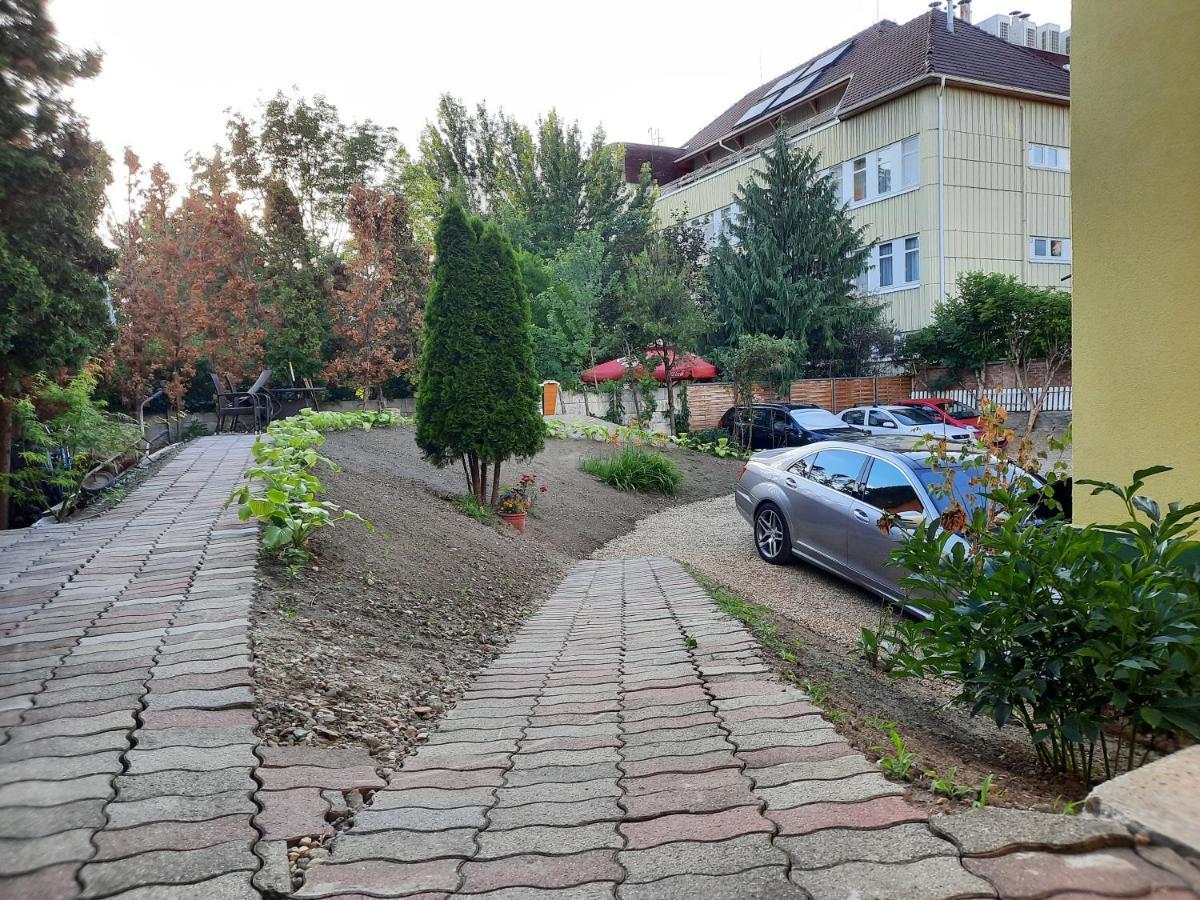 Gloria Apartman Gyula Zewnętrze zdjęcie