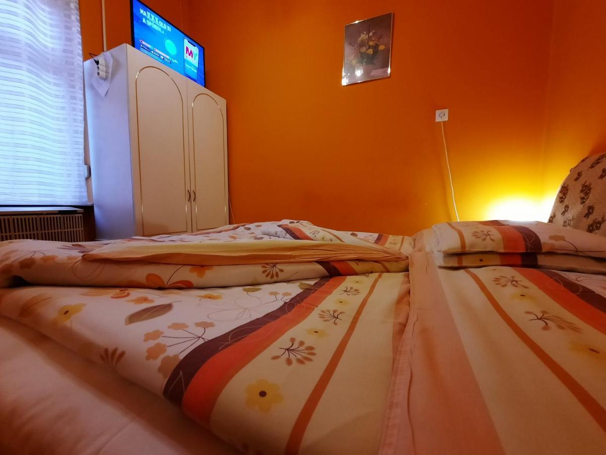 Gloria Apartman Gyula Zewnętrze zdjęcie