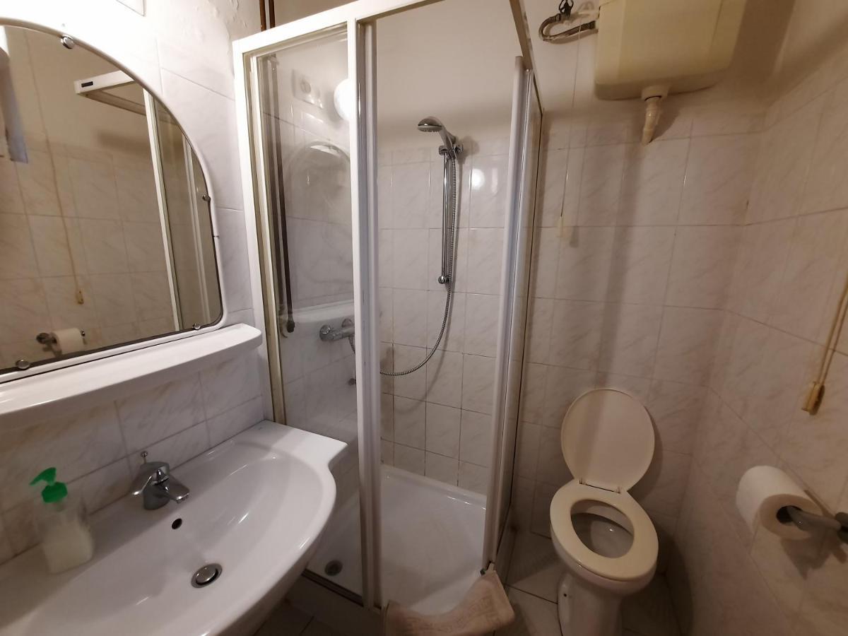 Gloria Apartman Gyula Zewnętrze zdjęcie