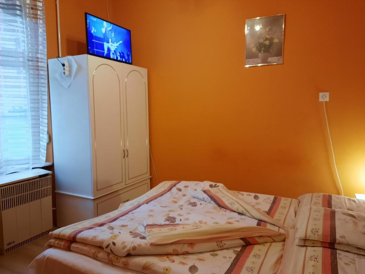 Gloria Apartman Gyula Zewnętrze zdjęcie