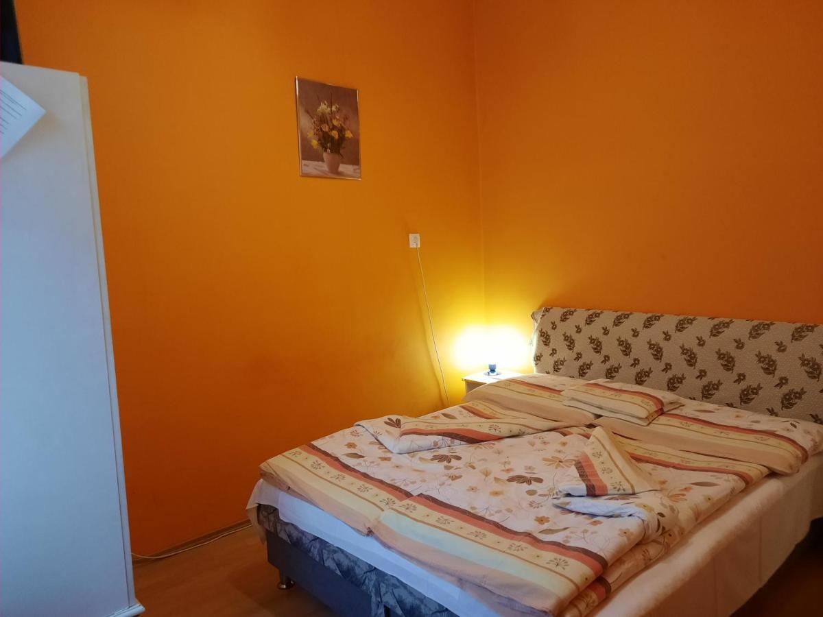 Gloria Apartman Gyula Zewnętrze zdjęcie