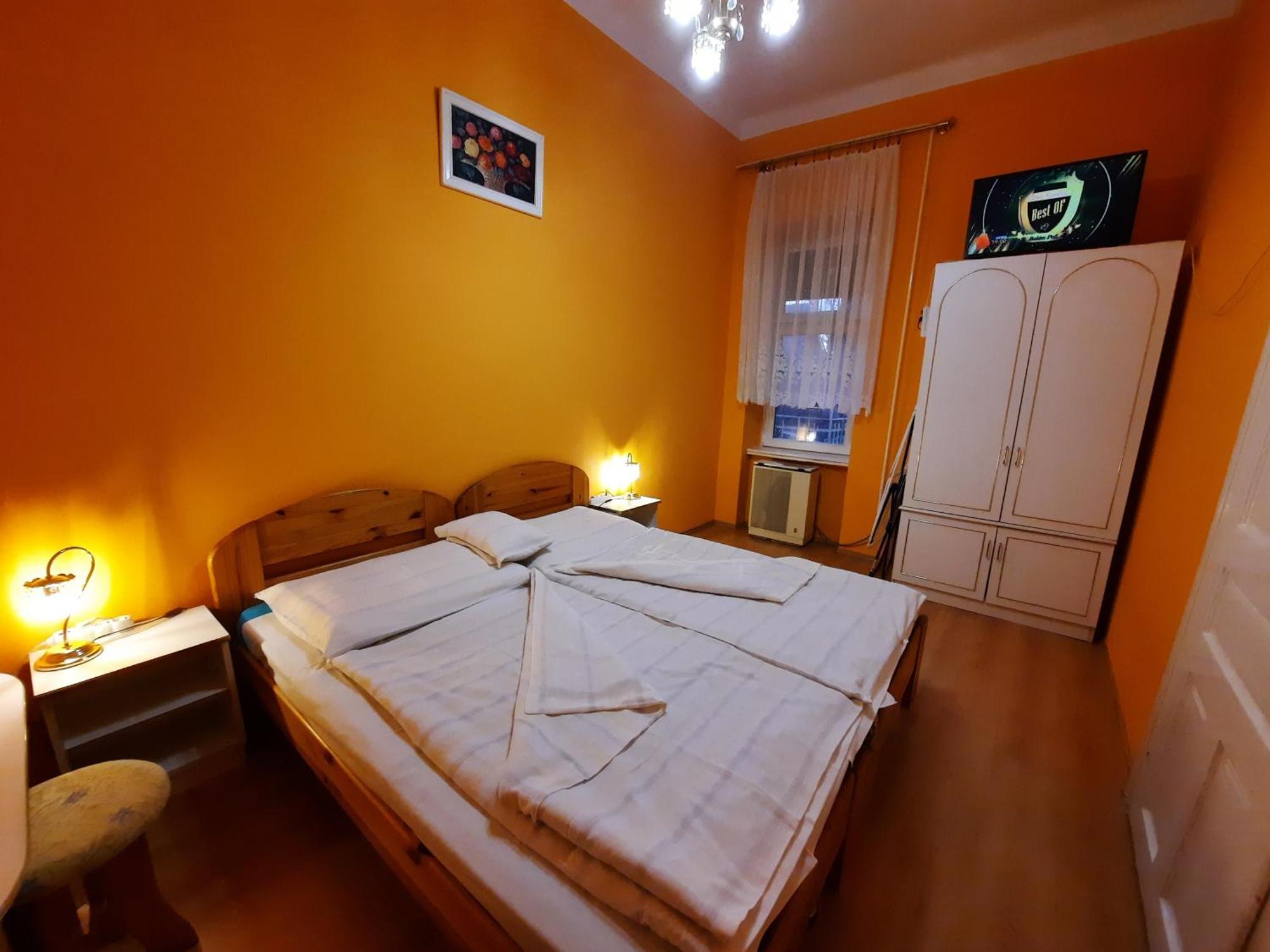 Gloria Apartman Gyula Zewnętrze zdjęcie