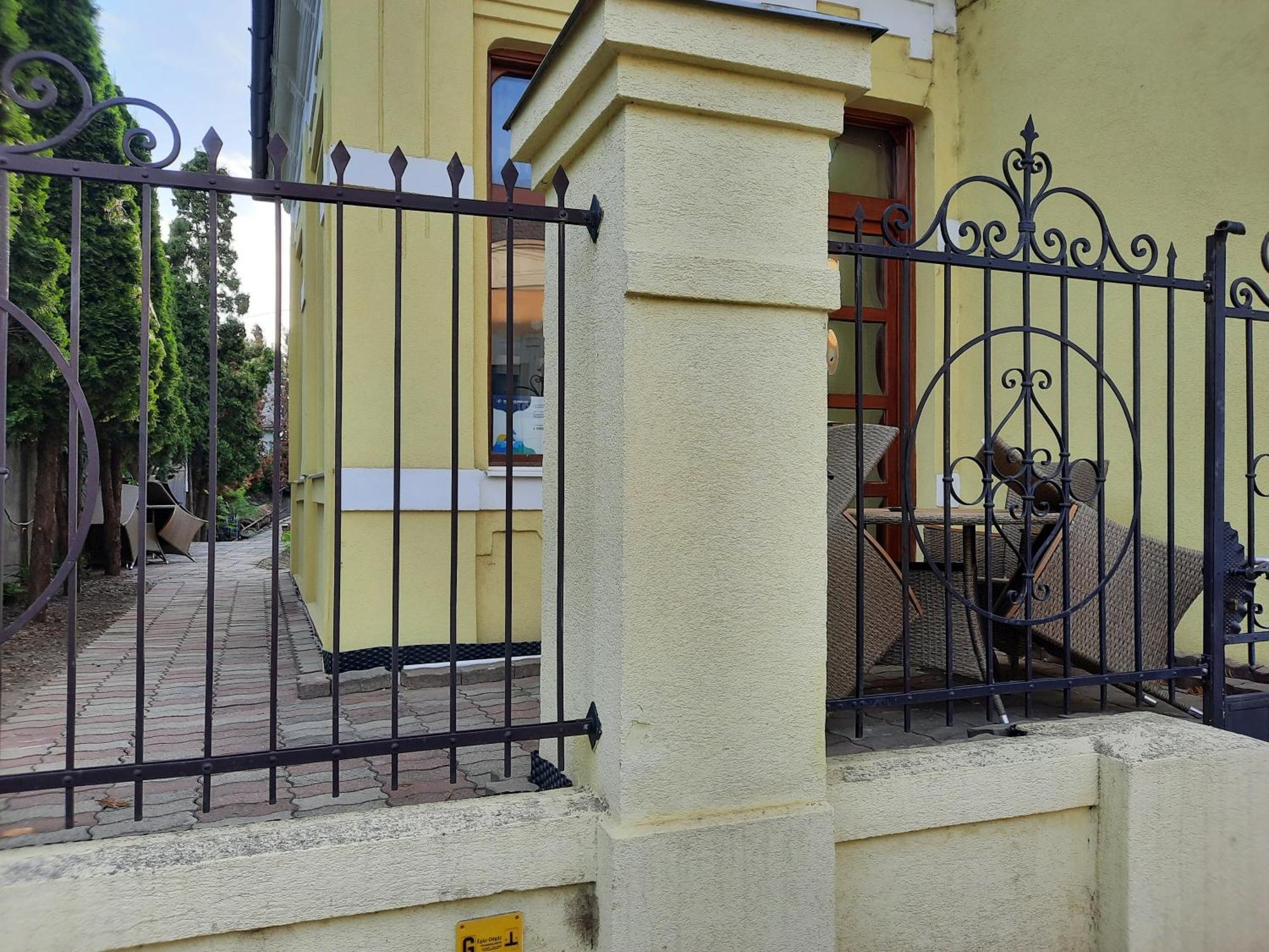 Gloria Apartman Gyula Zewnętrze zdjęcie