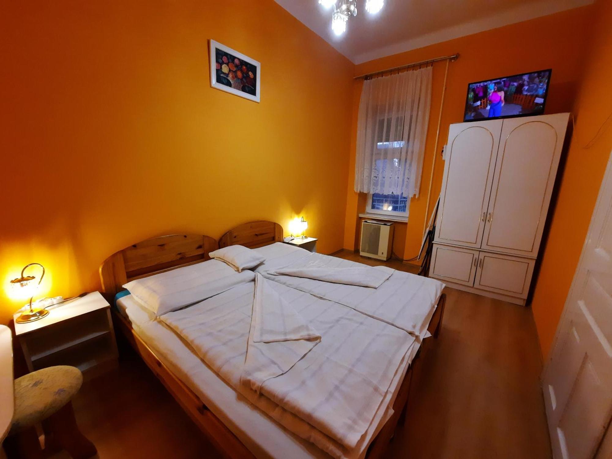 Gloria Apartman Gyula Zewnętrze zdjęcie