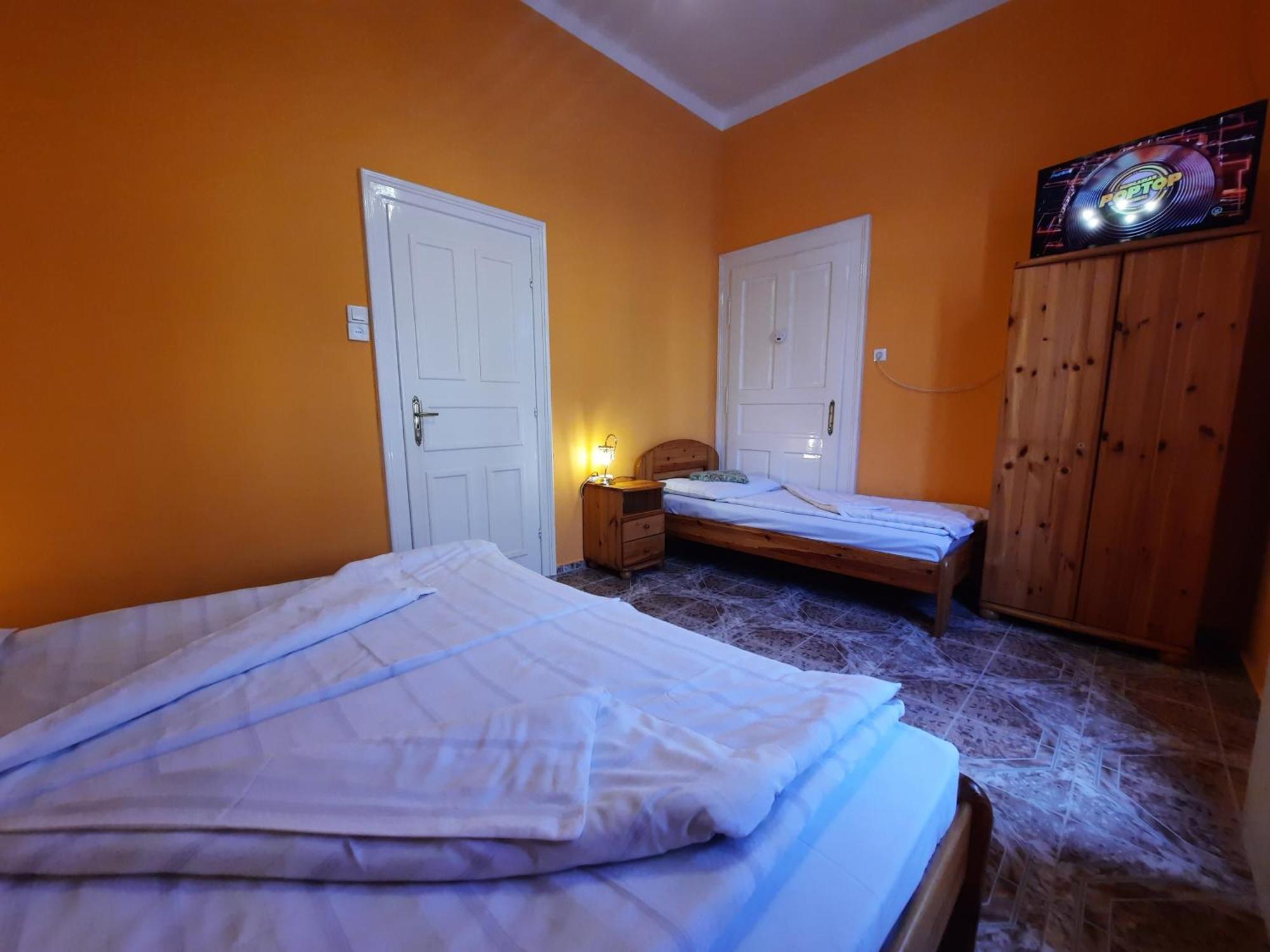 Gloria Apartman Gyula Zewnętrze zdjęcie