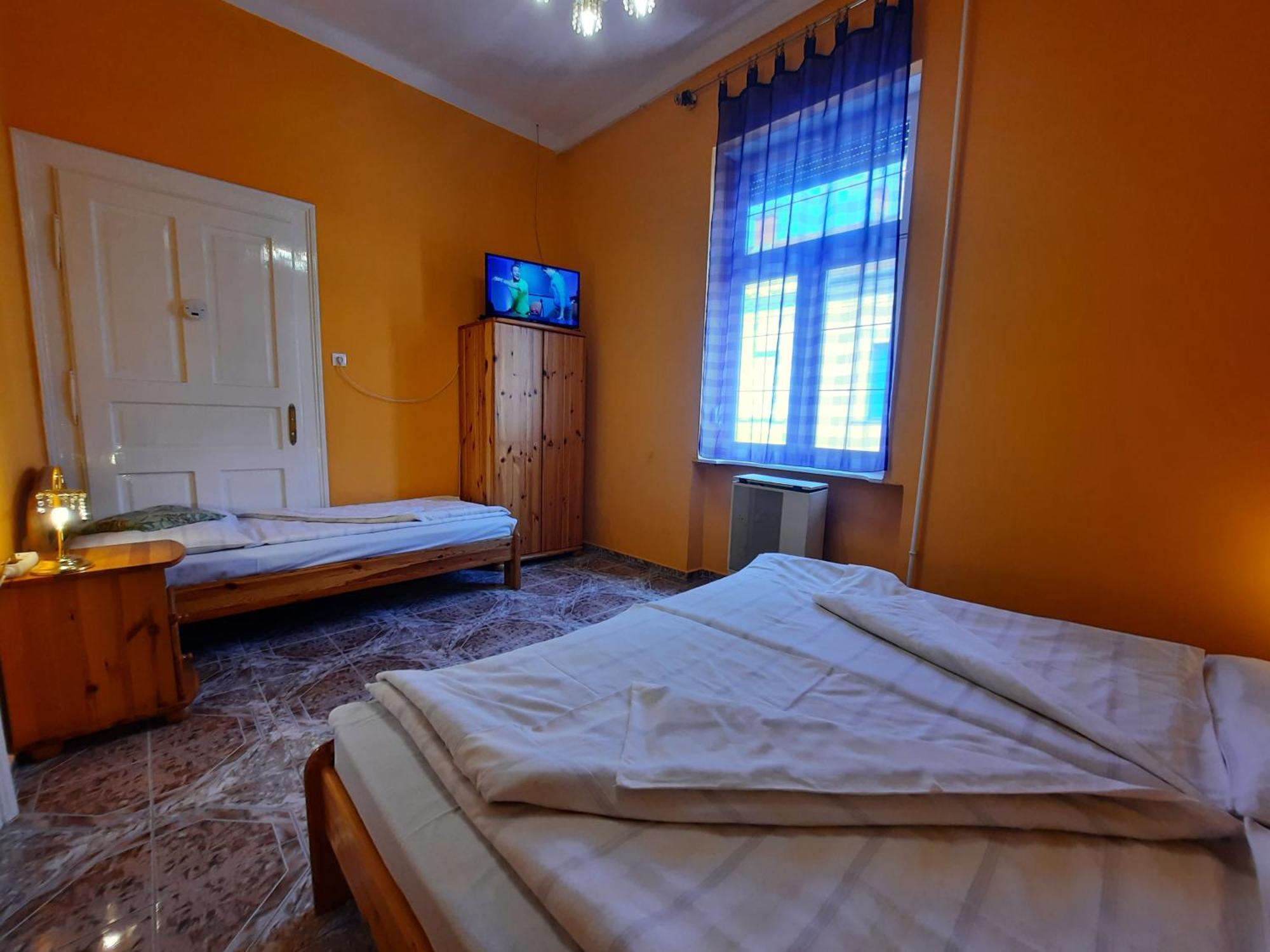 Gloria Apartman Gyula Zewnętrze zdjęcie