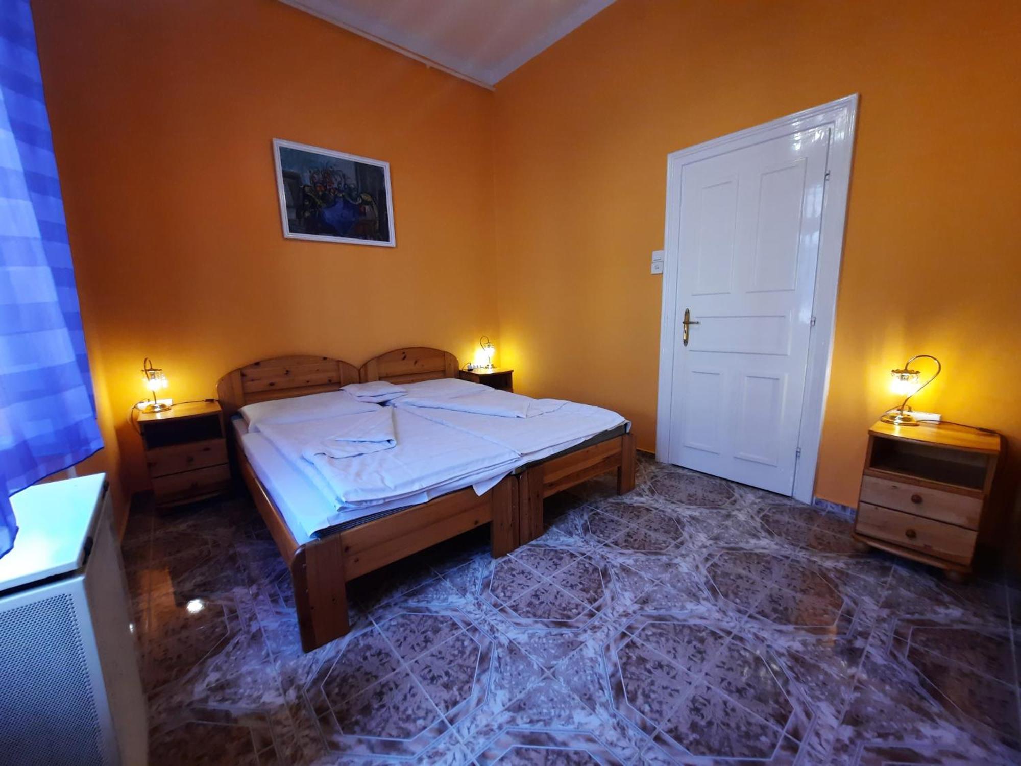 Gloria Apartman Gyula Zewnętrze zdjęcie